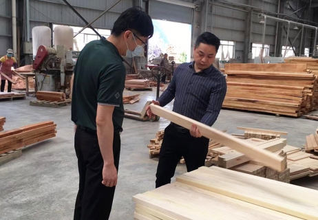 积极落实“企业服务年”部署——市工信局带领市服务中心赴柳城县<em>开</em>展“专精特新”企业融资服务活动