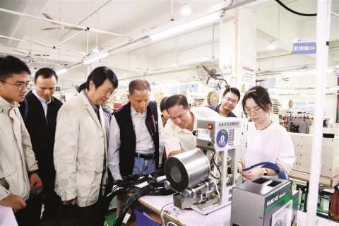 柳州工业服务银龄志愿团开展助企服务  送技术解难<em>题</em> 助力企业发展